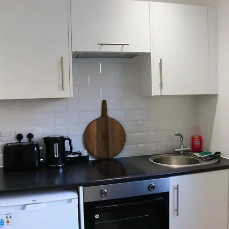 Flat 22 10 St Johns Road-3